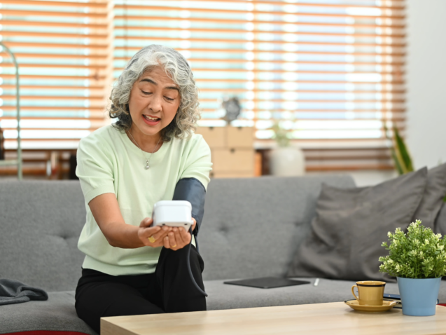 woman-monitors-blood-pressure-at-home-2026-01-06-09-23-45-utc